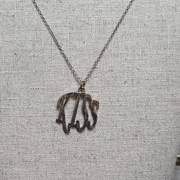 Silver Tone Necklace with KISS 💋 Pendant - Picture 4 of 4